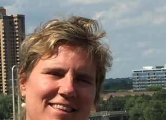 #7 Birgit inviterer – Lynn Cunningham / Å medisinere bort det normale