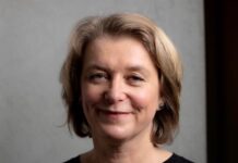 Når den overgrepsutsatte forteller, er det som om personen skaper det skamfulle og pinlige.